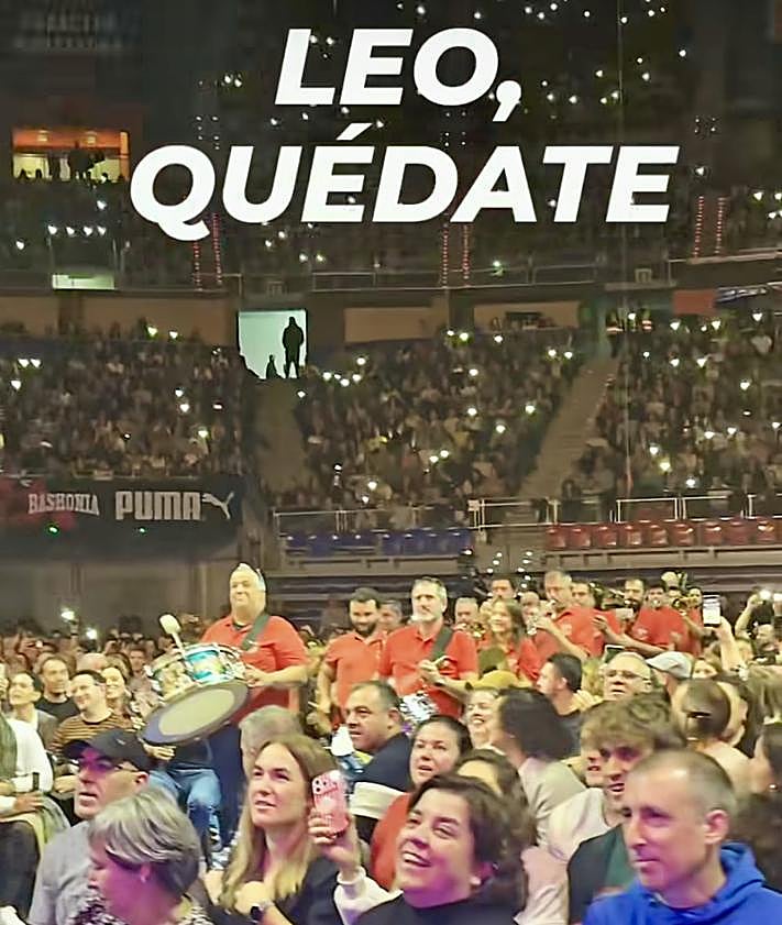 Imagen secundaria 2 - Leo Harlem dice adiós a los escenarios en Vitoria: 9.000 voces le cantan 'cumpleaños feliz' y cuelgan su camiseta del techo del Buesa Arena